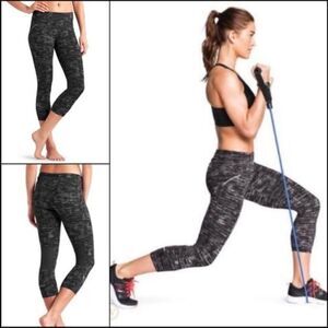 Athleta Paint Bucket Relay Capri Leggings